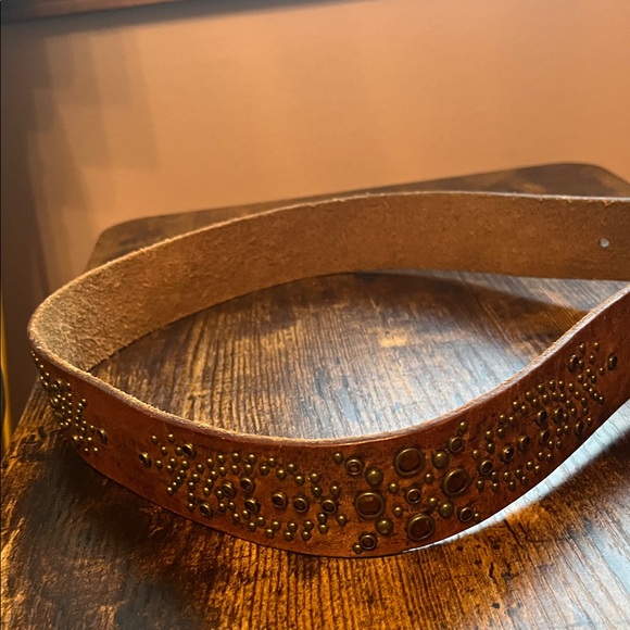 Women’s Abercrombie & Fitch Brown Leather Belt with Gold Buckle and Rhinestones - Picture 4 of 8